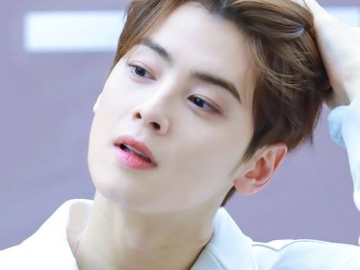 Ketampanan Cha Eun Woo Tak Terelakkan Meski Pakai Masker, Fakta Ini Bikin Fans Syok