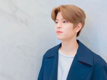 Seungmin Stray Kids Selfie Ganteng, Tindik di Telinga Bikin Fans Geger