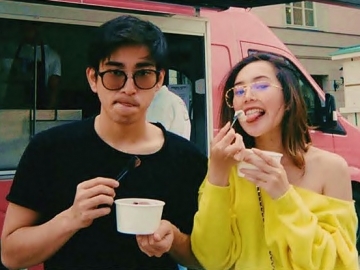 Foto Candid Beby Tsabina Tersenyum Manis ke Bio One Saat Hadiri Resepsi Nikah Curi Perhatian