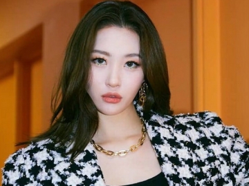Pemotretan Bareng, Wajah Ganteng Hingga Proporsi Tubuh 2 Adik Cowok Sunmi Bikin Fans Melotot