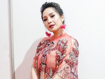 Tak Biasa, Nagita Slavina Banjir Seruan Sombong Saat Review Mobil Klasik Ini