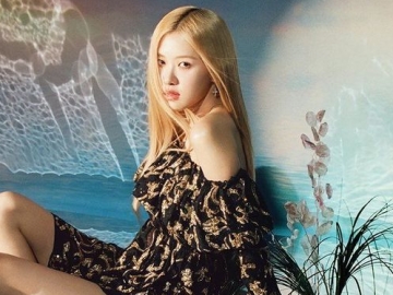 Rose Pose Rebahan Cantik di Majalah, Netter: Seksi Tanpa Harus Buka-Bukaan