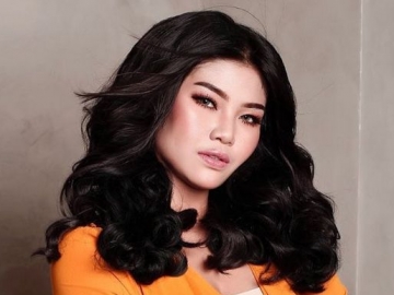 Rosa Meldianti Mendadak Tegaskan Dirinya Wanita Tulen, Baju Sobek Malah Bikin Salfok