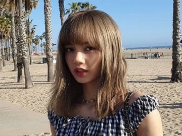 Lisa BLACKPINK Pose Seksi Duduk di Kursi, Kevin Julio Gercep Komentar ‘Nakal’
