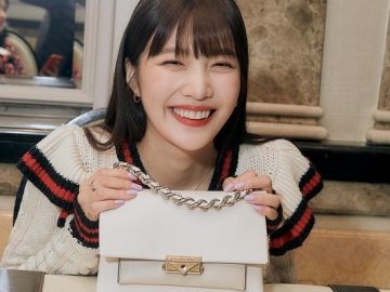 Tampil Super Seksi Pamer Body Hot di Majalah, Joy Bikin Fans Mimisan