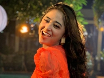 Dewi Persik Tegaskan Hidung dan Payudara Asli dengan Pamer Foto Saat Jadi Pengantin, Sindir Siapa?