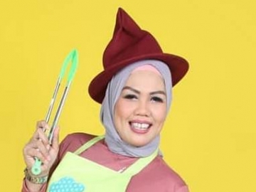 Ely Sugigi Panen Banyak Teguran Usai Pajang Foto Biarkan Hijab Tersingkap