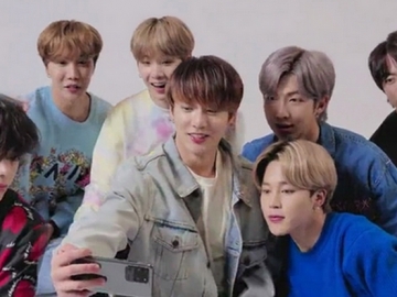 Ajak Fans Nikmati Liburan di Rumah Bareng Samsung, Jin Tampan Banget dan V Joget-Joget Dalam Lift