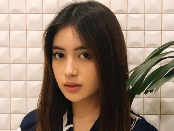 Nabilah Eks JKT48 Santuy Pamer Bahu Mulus Sambil Tebar Rayuan ‘Nakal’
