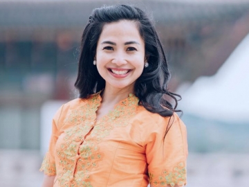 Penampilan Feni Rose di Pernikahan Sang Putri Disebut Tak Kalah dengan Mempelai Wanita, Setuju?