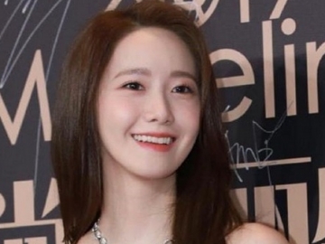 Pamer Pundak Mulus dengan Dress Super Pendek, Netizen Kagumi Kecantikan Awet Yoona