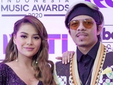 Sama-sama Foto Nyender, Aurel-Atta Panen Reaksi Berbanding Terbalik dari Gisella Anastasia-Wijin