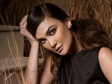 Karantina Diri, Luna Maya Pamer Double Chin Kala Nonton Drakor