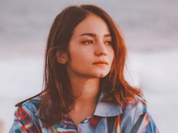 Enzy Storia Bagi Potret Diri dengan Filter Baby Swap, Bentuk Alis Justru Curi Perhatian