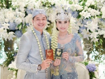  Angbeen Rishi Ungkap Foto Pernikahan Dengan Adly Fairuz