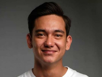 Adipati Dolken Beber Makna Film Sambil Pamer Sederet Poster, Pertanyaan Ini Malah Muncul
