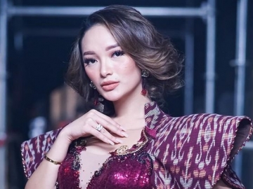 Kecantikan Zaskia Gotik Tampil Tertutup dalam Balutan Hijab Jadi Sorotan