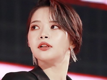 Solar MAMAMOO Kesal Pada Fans Usai Jual Ulang Tas Karyanya