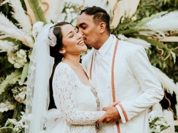 Proses Pemakaman Glenn Fredly Mendadak Penuh Sesak, Keberadaan Mutia Ayu Sontak Dikhawatirkan