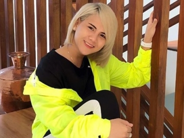 Kenakan Hijab Putih, Intip Begini Cara Evelin Nada Anjani Mantan Istri Aming Belajar Ngaji