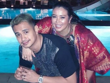 Motoran ke Pasar, Gaya Jennifer Ipel Dibonceng Mesra Ajun Perwira Banjir Peringatan