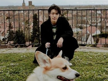 Lee Donghae Super Junior Buka Kancing Baju Sambil Rebahan Langsung Pancing Komentar Nakal