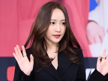 Hani EXID Pamer BTS Pemotretan, Wajah Cantik Sambil Tiduran Sukses Tuai Sorotan