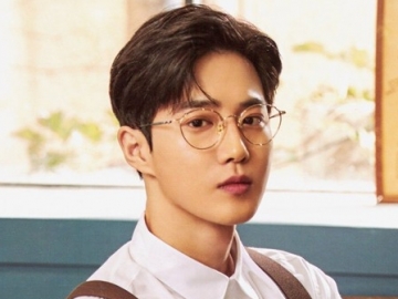 Suho EXO Umumkan Jadwal Fanmeeting, Poster Telanjang Dada Auto Disorot