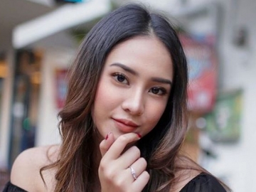 Anya Geraldine Pamer Foto Selfie di Atas Ranjang Usai Melengos Dengar Azan Heboh, Dicibir Lagi?