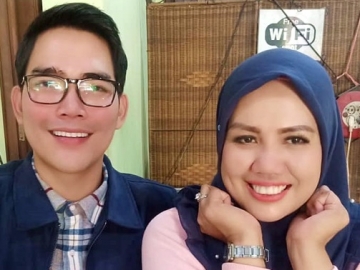 Pamer Foto Romatis Bareng Aditya Gumelar, Ely Sugigi Bicara Soal Perpisahan