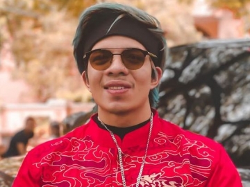 Atta Halilintar Mendadak Diminta Tak Gengsi Kala Pamer Bawa Buket Mawar Super Besar