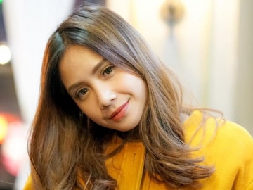 Nagita Slavina Cuma ke Supermarket Outfit Ratusan Juta, Harga Sandal Japit Jadi Fokus Utama