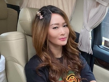 Pakai Sports Bra, Intip Pose Yoga Inul Daratista yang Bikin Warganet Ngilu