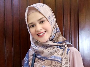 Gagal Percantik Diri Bak Artis Lain, ‘Pass the Brush Challenge’ Ala Cut Meyriska Malah Terbalik