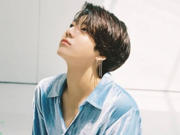 Beredar Foto-Foto Masa Kecil, Mata Belok Jungkook Tuai Sorotan