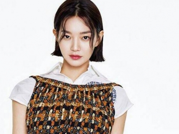 Shin Min A Pose Angkat Kaki Hingga Pamer Paha Mulus, Netter Kembali Desak Cepat Nikahi Kim Woo Bin