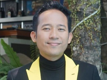 Denny Cagur Bikin Iri Hingga Disebut Menang Banyak Usai Dipeluk 'Dua Nabila' Ini