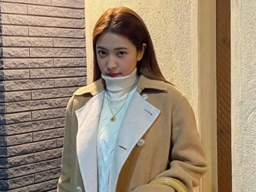 Tahu Wajahnya Nongol di Mall, Kocaknya Yeri Red Velvet Langsung Lakukan Ini