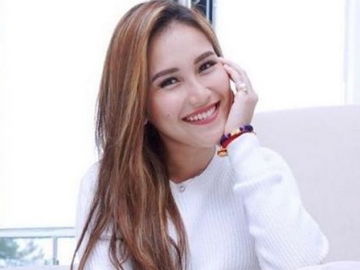 Ikut 'Brush Challenge' Dangdut Cantik, Ayu Ting Ting Banjir Pujian