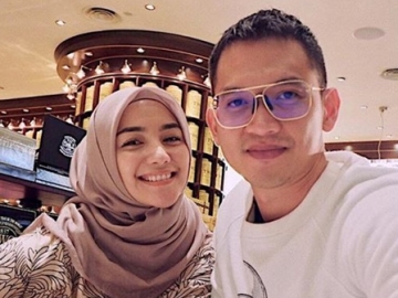 Citra Kirana Masuki Usia 26 Tahun, Rezky Aditya Bagikan Foto Candid Istri di Balik Buket Mawar Jumbo