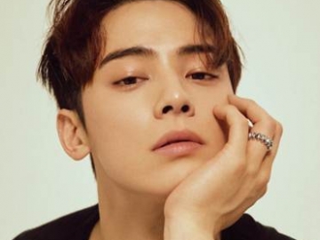 Jadi Pekerja Kantoran, Visual Cha Eun Woo Bikin Hati Berdebar