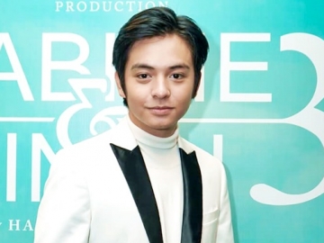 Angga Yunanda Pamerkan Hasil Lukis Sepatu, Hal Ini Justru Bikin Salfok