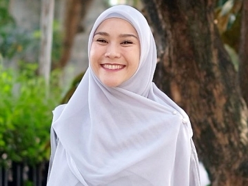 Zaskia Adya Mecca Ternyata Tak Pernah Absen Dandan Lengkap Meski Hanya di Rumah