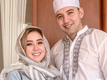 Gaya Tunangan Bawa Al Quran Disorot, Cita Citata Bela Habis-habisan