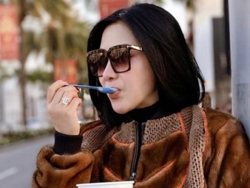 Tunjukkan Momen Penyerahan APD, Syahrini Justru Kembali Dikritik Karena Ini