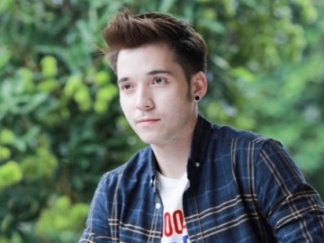 Gemas, Stefan William Tunjukkan Perubahan Mimik Wajah Putra Bungsu Ketika Dipeluk