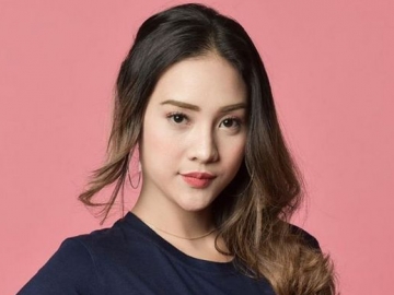 Anya Geraldine Tampil dengan Belahan Dada 'Ngintip', Hotman Paris Beri Komentar Bikin Heboh