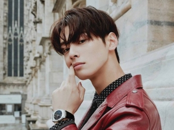 Cha Eun Woo Tetap Menawan Saat Pakai Senapan, Fans Tanah Air Makin Halu