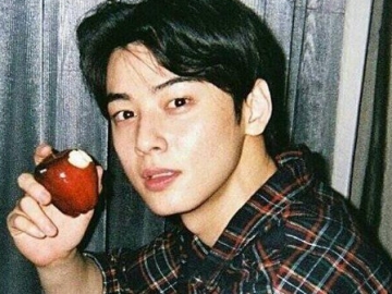 Cha Eun Woo Jadi Model Iklan Pembalut Wanita, Netizen Ramai Memprotes