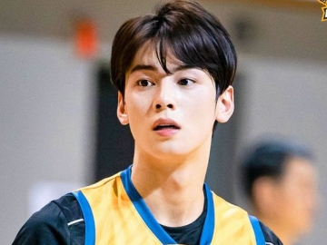 Tak Cuma Visual Memikat, Proporsi Tubuh Sempurna Cha Eun Woo Juga Sukses Bikin Fans Geleng-Geleng